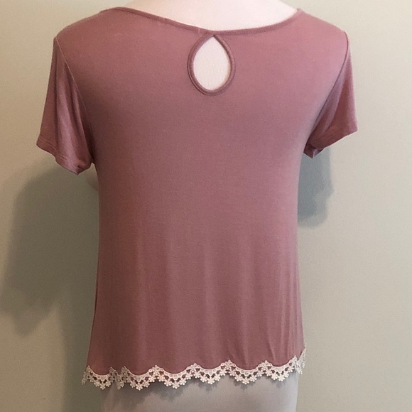 Short pink lace/embroidered trim tee - Picture 3 of 3